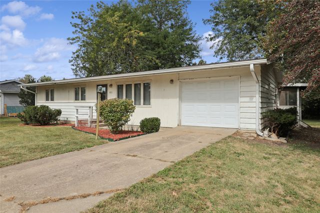 1801 10th Avenue Place, Grinnell, IA 50112