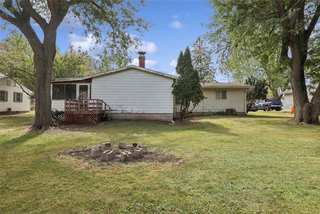 1801 10th Avenue Place, Grinnell, IA 50112
