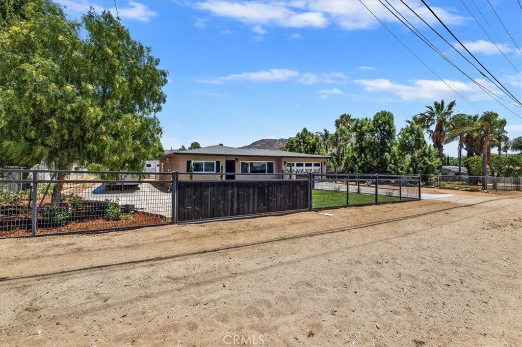 Image 5 of property listing at 3243 Temescal, Norco, CA 92860