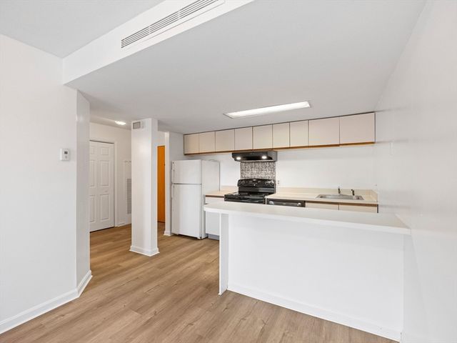 165 Cottage St 413, Chelsea, MA 02150
