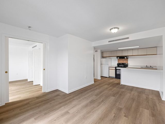 165 Cottage St 413, Chelsea, MA 02150