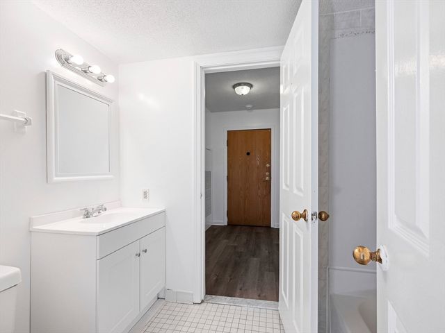 165 Cottage St 413, Chelsea, MA 02150