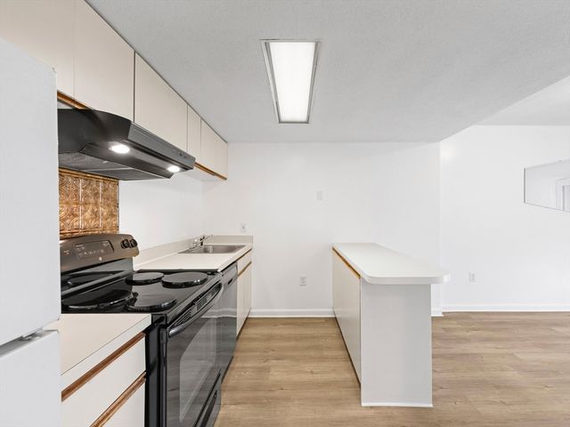 165 Cottage St 413, Chelsea, MA 02150