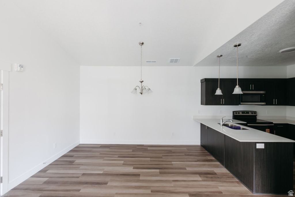 Image 3 of property listing at 4653 S ALDER DR #H303, Mapleton, UT 84664