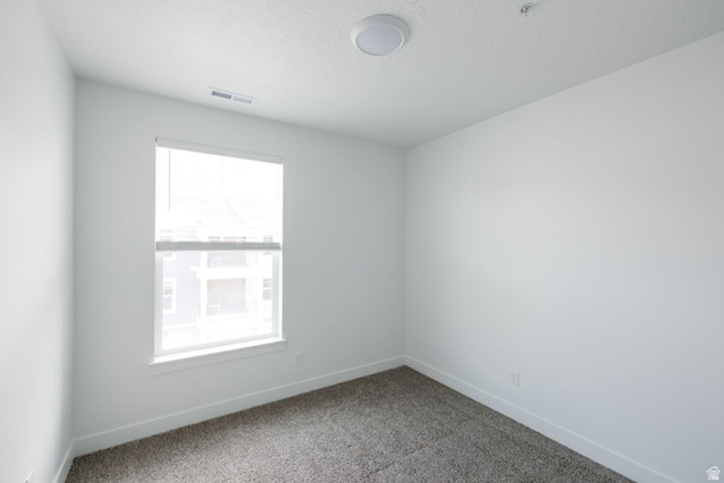 Image 7 of property listing at 4653 S ALDER DR #H303, Mapleton, UT 84664