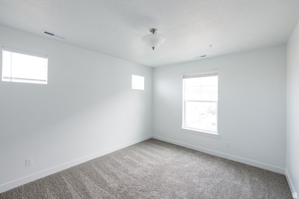 Image 9 of property listing at 4653 S ALDER DR #H303, Mapleton, UT 84664
