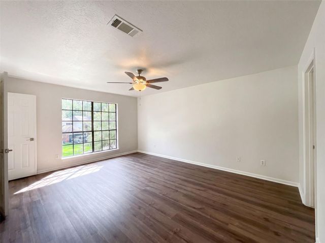14 Elk Crossing Drive, Spring, TX 77381