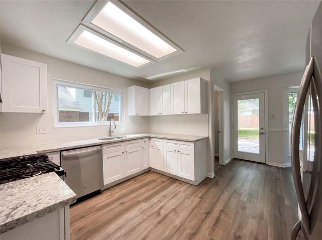 14 Elk Crossing Drive, Spring, TX 77381