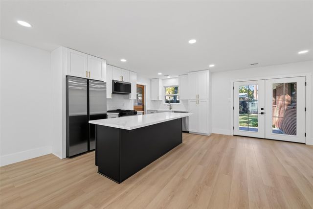 9770 Cedardale Drive, Houston, TX 77055