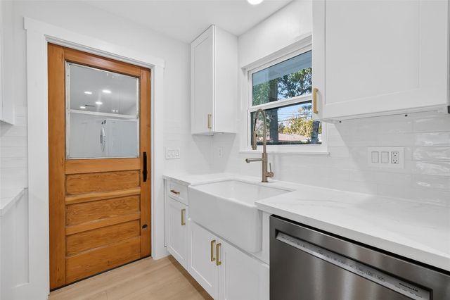 9770 Cedardale Drive, Houston, TX 77055