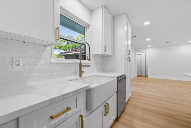 9770 Cedardale Drive, Houston, TX 77055