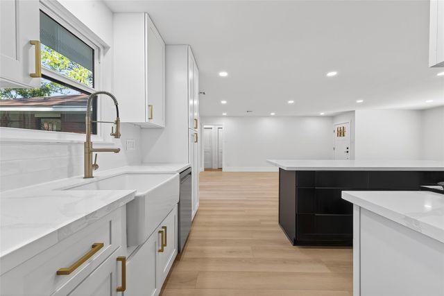 9770 Cedardale Drive, Houston, TX 77055