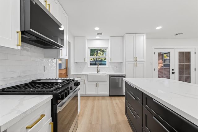 9770 Cedardale Drive, Houston, TX 77055