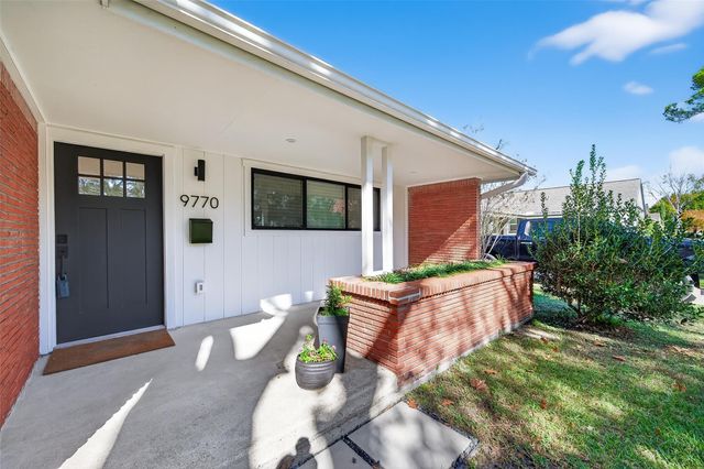 9770 Cedardale Drive, Houston, TX 77055