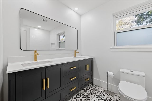 9770 Cedardale Drive, Houston, TX 77055