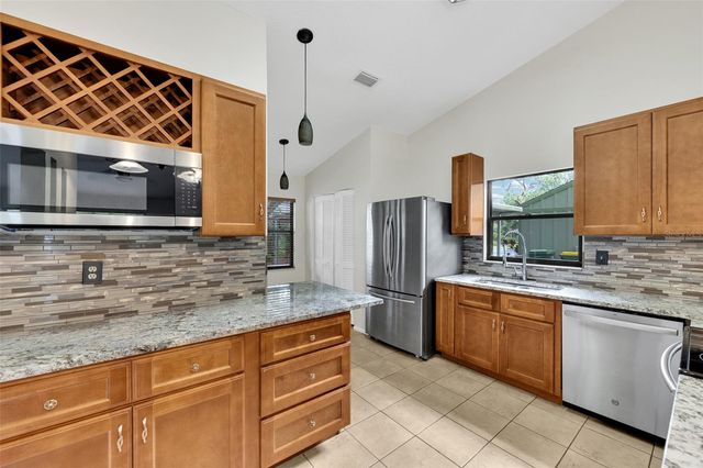 5015 BARRINGTON CIRCLE 201, Sarasota, FL 34234