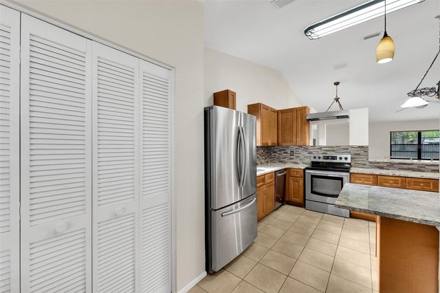 5015 BARRINGTON CIRCLE 201, Sarasota, FL 34234