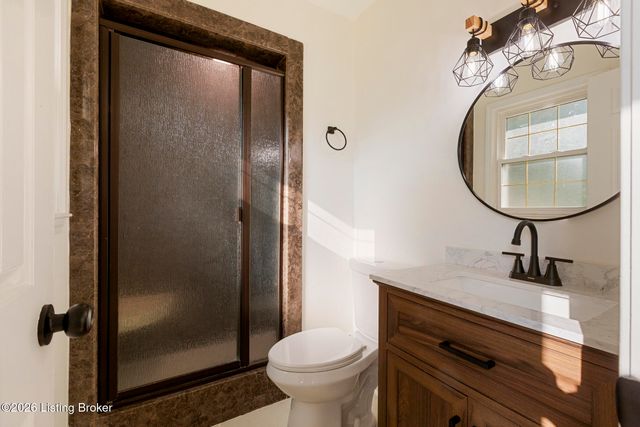 3902 Bristol Oaks Dr, Jeffersontown, KY 40299