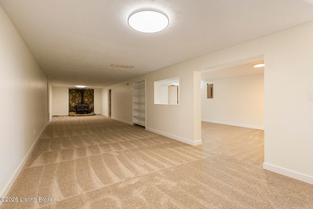 3902 Bristol Oaks Dr, Jeffersontown, KY 40299