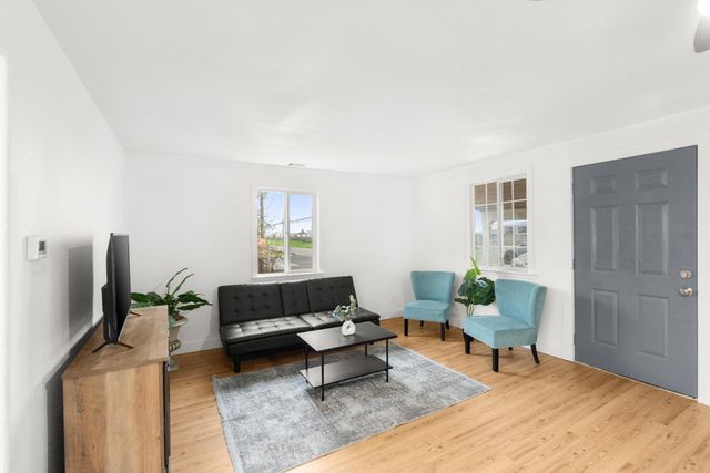 10878 S Mckinley Ave, French Camp, CA 95231