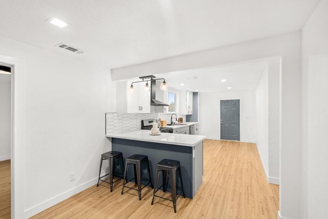 10878 S Mckinley Ave, French Camp, CA 95231