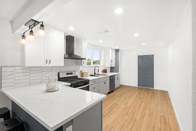 10878 S Mckinley Ave, French Camp, CA 95231