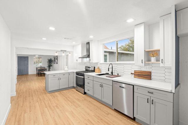 10878 S Mckinley Ave, French Camp, CA 95231