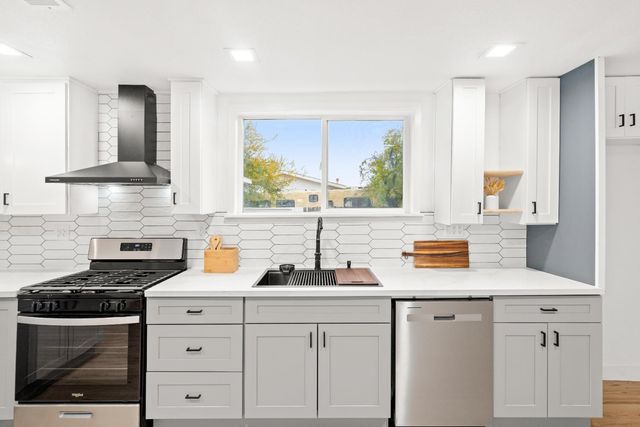 10878 S Mckinley Ave, French Camp, CA 95231