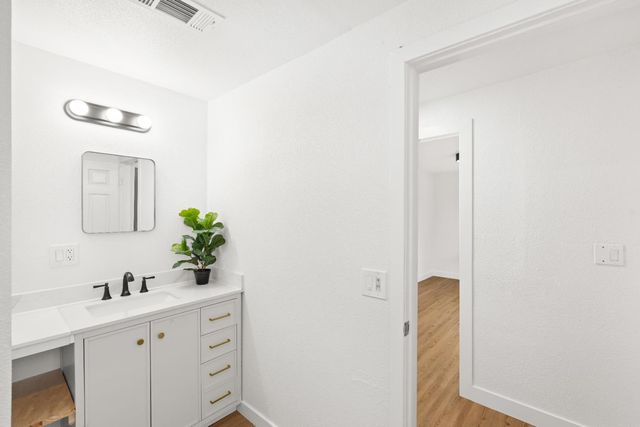 10878 S Mckinley Ave, French Camp, CA 95231