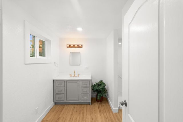 10878 S Mckinley Ave, French Camp, CA 95231