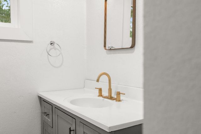 10878 S Mckinley Ave, French Camp, CA 95231