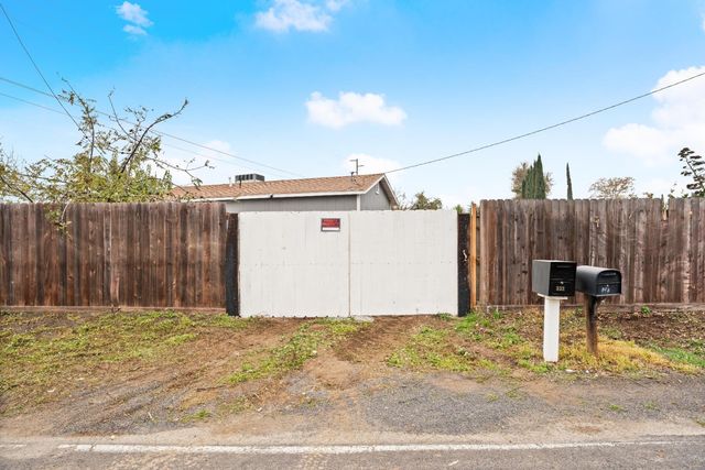 10878 S Mckinley Ave, French Camp, CA 95231