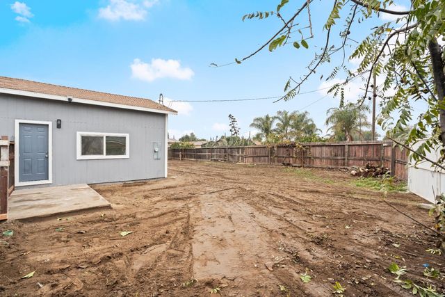 10878 S Mckinley Ave, French Camp, CA 95231