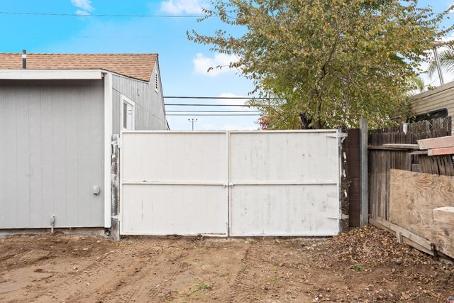 10878 S Mckinley Ave, French Camp, CA 95231