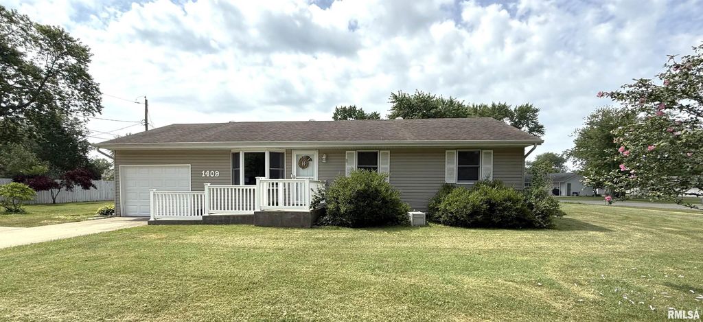 Image 1 of property listing at 1409 Rig, Salem, IL 62881