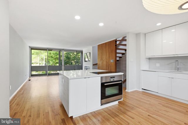 11510 MAPLE RIDGE RD, Reston, VA 20190