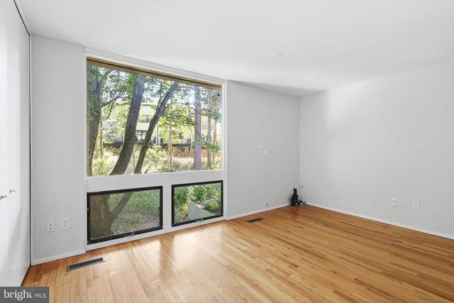 11510 MAPLE RIDGE RD, Reston, VA 20190