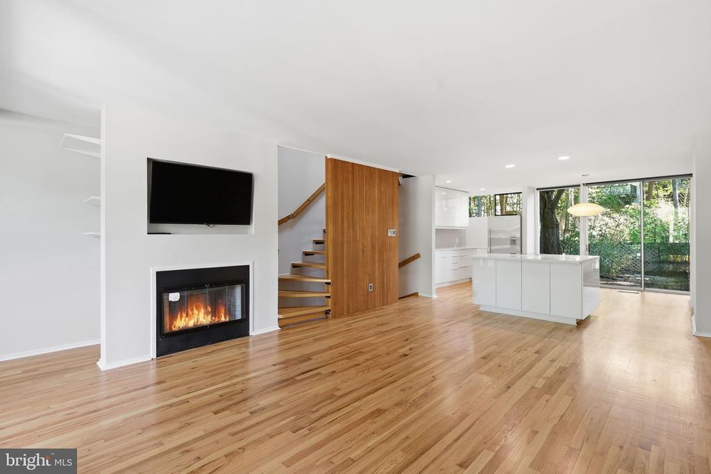 11510 MAPLE RIDGE RD, Reston, VA 20190