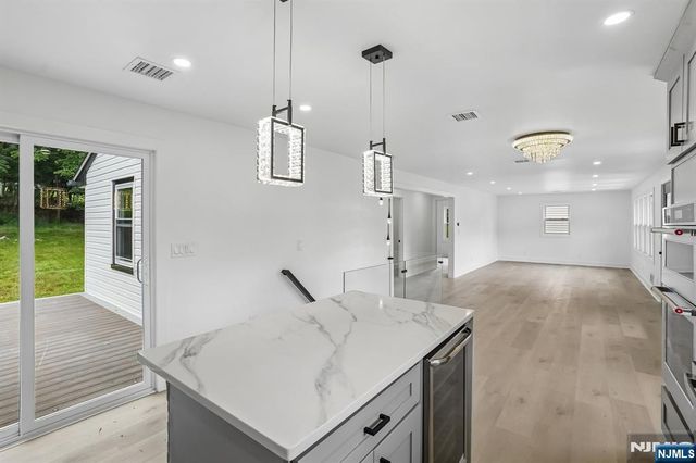 20 Manito Avenue, Oakland, NJ 07436