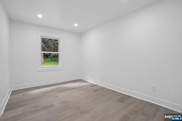 20 Manito Avenue, Oakland, NJ 07436