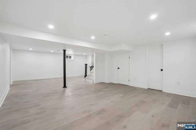 20 Manito Avenue, Oakland, NJ 07436