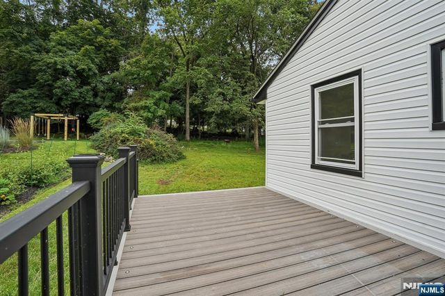 20 Manito Avenue, Oakland, NJ 07436