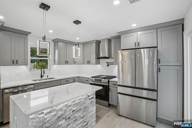 20 Manito Avenue, Oakland, NJ 07436