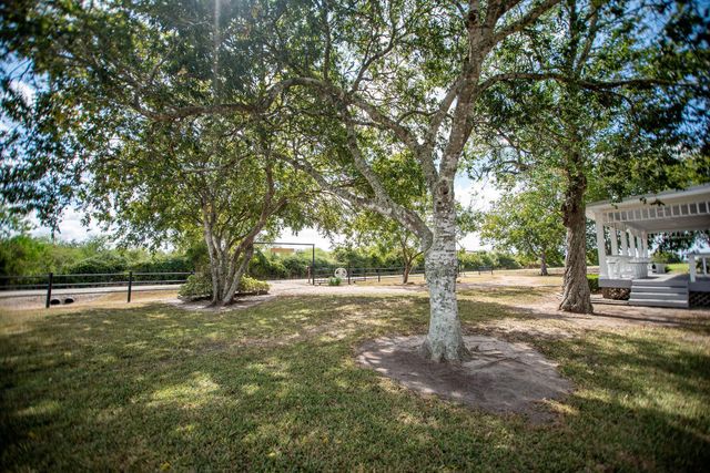 190 Hood Road, Inez, TX 77968