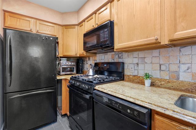 398 Cortlandt Avenue 8, Mamaroneck, NY 10543