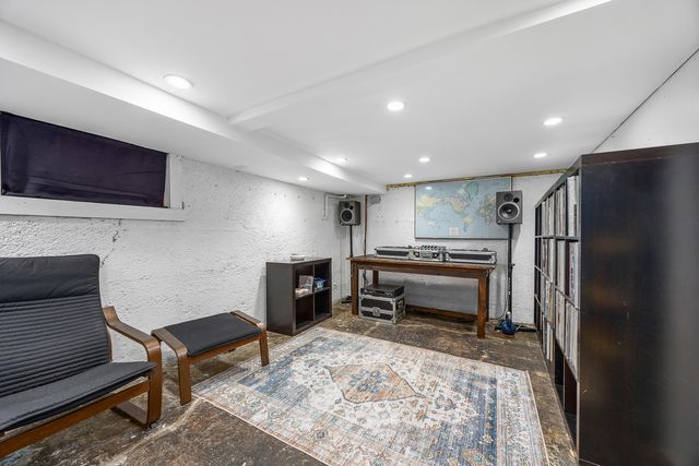 9201 S 52nd Avenue, Oak Lawn, IL 60453