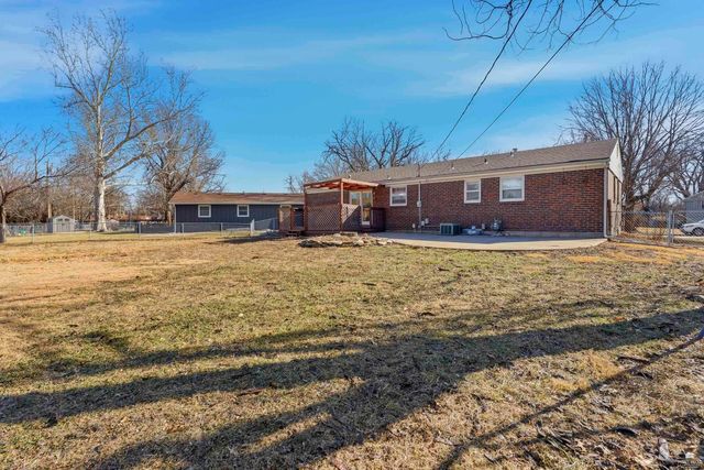 3018 James Avenue, Manhattan, KS 66502