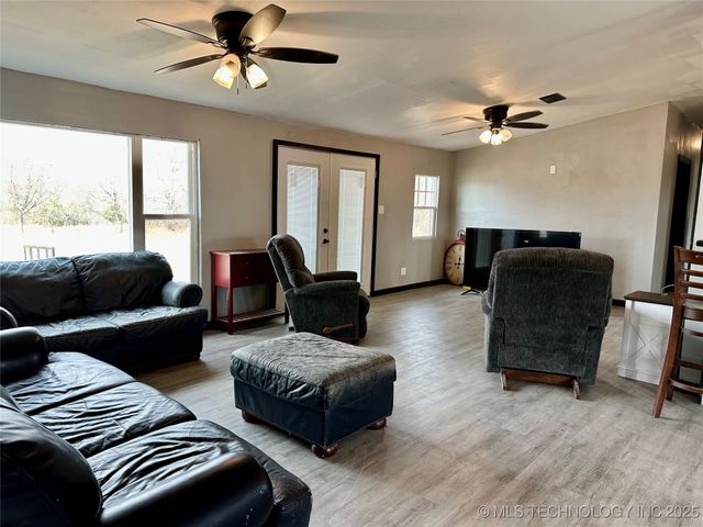24094 N County Road 3350, Wynnewood, OK 73098