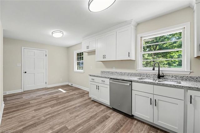 911 Harrison Crossroad Loop, Reidsville, NC 27230