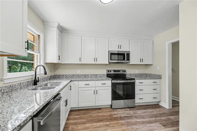 911 Harrison Crossroad Loop, Reidsville, NC 27230